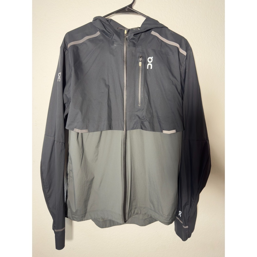 On Cloud OC Weather Jacket Mens Size Large L Slim Fit Measured 22 1/2" X 28 1/4"